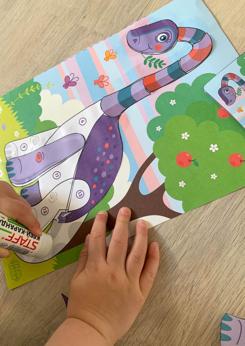 Обложка Аппликация "Веселые динозаврики", издательство Харди Гарди | купить в книжном магазине Рослит